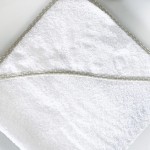 Sortie de bain blanche brodée