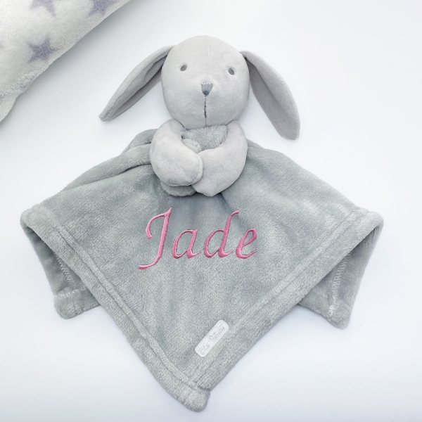 Doudou lapin gris brodé avec un prénom