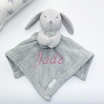 Doudou lapin gris brodé avec un prénom