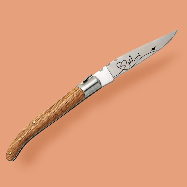 Couteau manche en frêne avec un prénom