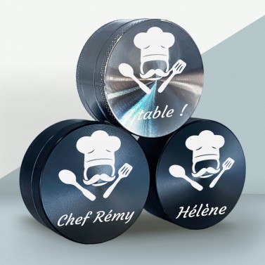 Grinder gravé avec un prénom - Noir ou argenté - Modèle Cuisine
