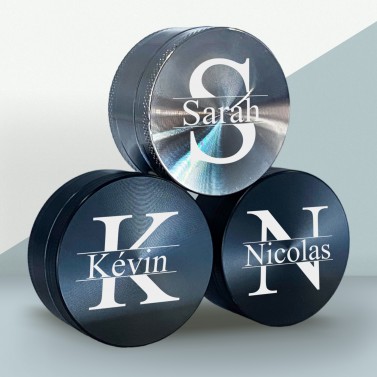 Grinder personnalisé - Noir ou argenté - Modèle Majuscule