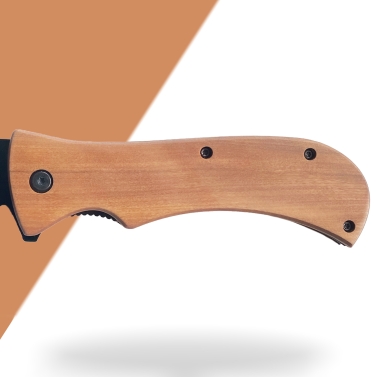 Couteau gravé personnalisé léopard en bois lame noir - Modèle Prénom