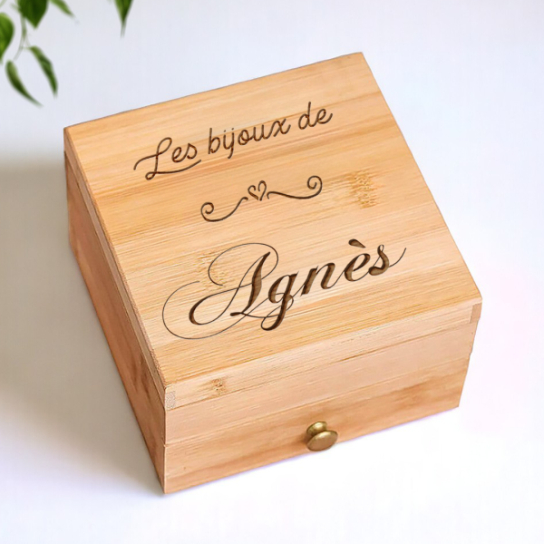 Boite à bijoux en bois coeur personnalisée
