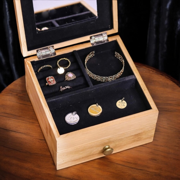 Boite à bijoux en bois coeur personnalisée