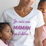 T-Shirt blanc "Je suis une Maman qui déchire"
