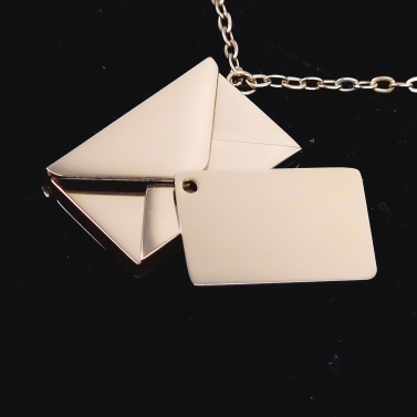 Collier enveloppe rose personnalisé