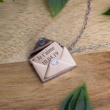 Collier enveloppe rose personnalisé