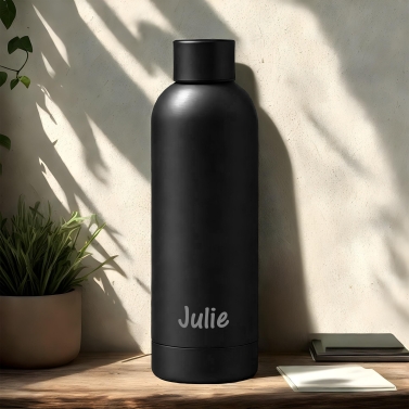 Gourde personnalisée noir prénom horizontal