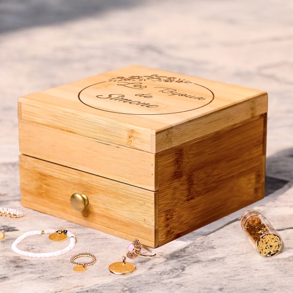Boite à bijoux en bois fleur personnalisée