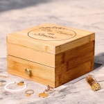 Boite à bijoux en bois fleur personnalisée