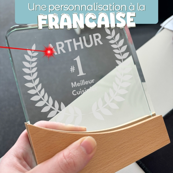 Trophée en verre personnalisable - Modèle carré base bambou - Top 1