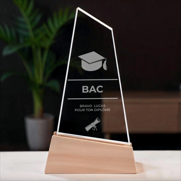 Trophée en verre personnalisable - Modèle triangle base bambou - Diplôme