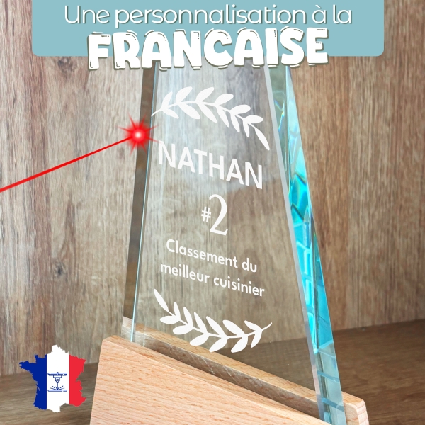 Trophée en verre personnalisable - Modèle triangle base bambou - Top 1