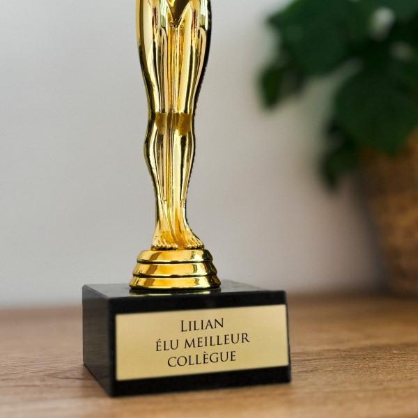 Trophée statuette dorée personnalisée
