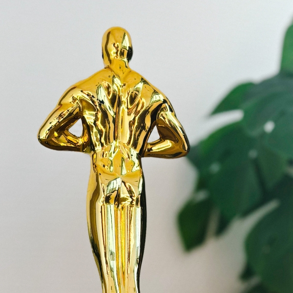 Trophée statuette dorée personnalisée