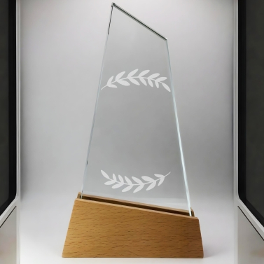 Trophée en verre personnalisable - Modèle triangle base bambou - Top 1