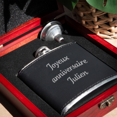 Flasque en cuir noir personnalisée - Texte